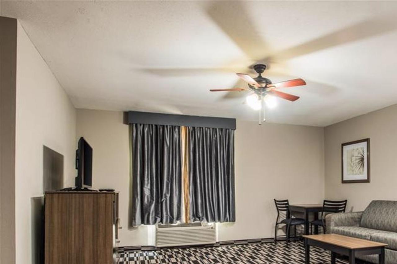 Quality Suites Lake Charles Downtown Dış mekan fotoğraf